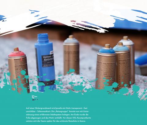 Fünf Spraydosen und eine Farbtube zeigen die Möglichkeiten bei der Postkartengestaltung.