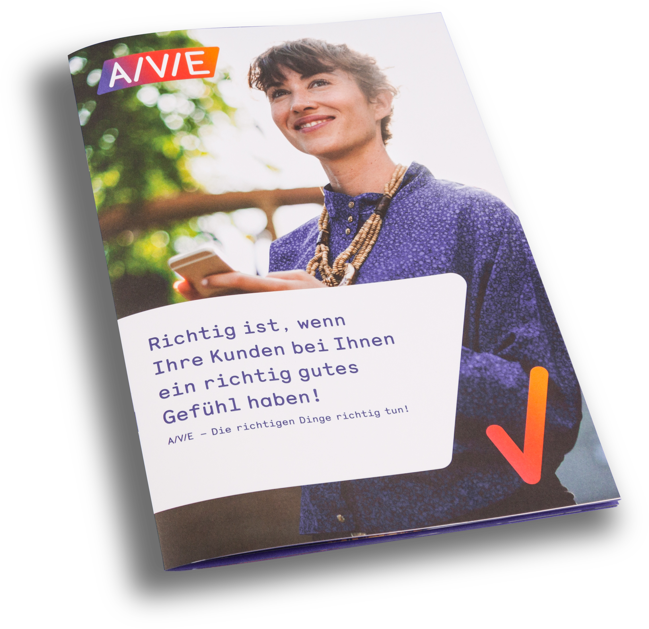 Abgebildet ist eine Broschüre im neuen Corporate Design. Die Neugestaltung des Markenauftritts soll nicht bloß „verschönern“, sondern Kunden vermitteln, dass das Unternehmen vertrauenswürdig, kompetent und zeitgemäß ist.