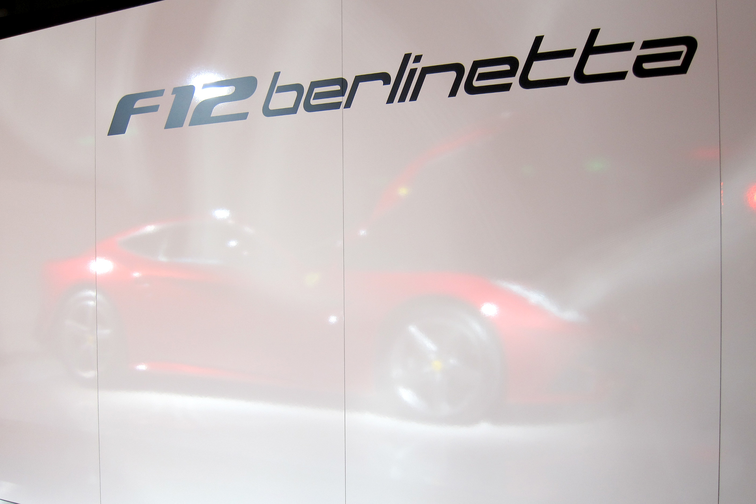 occ_2018_case_ferrari_f12_roadshow_14