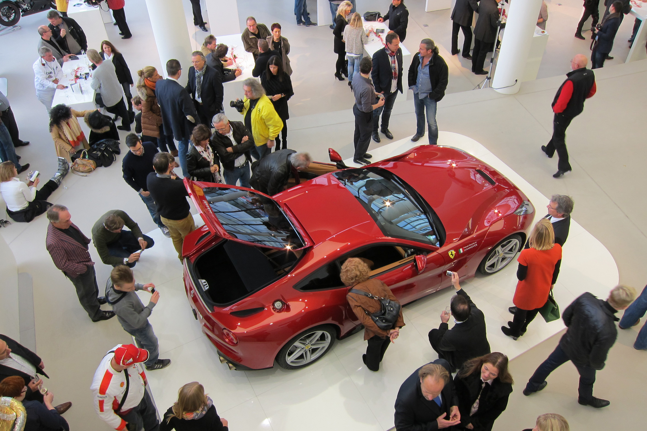 occ_2018_case_ferrari_f12_roadshow_7