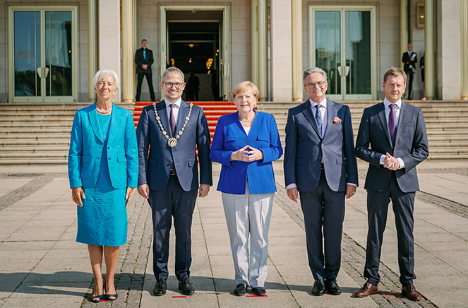 Von links nach rechts: Christine Lagarde, Prof. Dr. Stephan Stubner, Bundeskanzlerin Dr. Angela Merkel, Ulf Schirmer und Michael Kretschmer